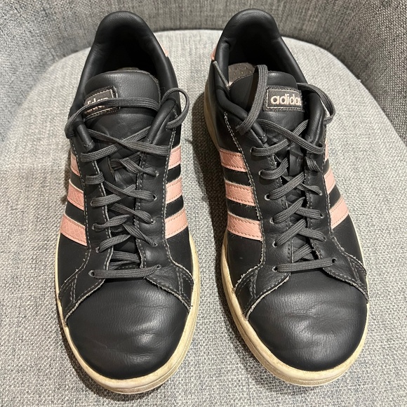 Adidas granc court low tops, gray leather with pink accents size 6.5 - Picture 1 of 6